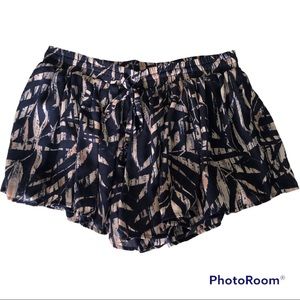 Olivaceous navy and pink leaf print elastic flowy shorts